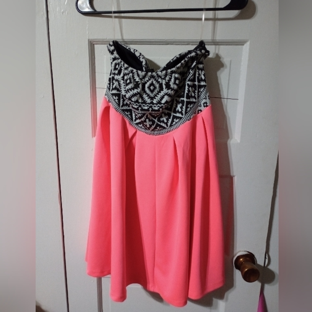 Rue 21 medium strapless short dress